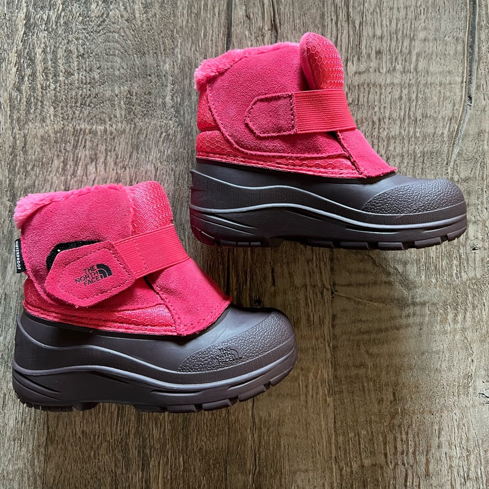 North Face Toddler Snow Boot. Excellent used condition.